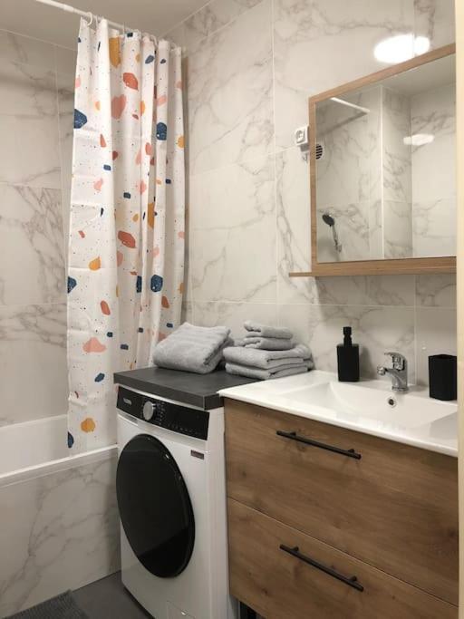 Superbe Appartement Tout Equipe, Le Nid D'Eva A Metz Gare, Parking Prive, Balcon, F2, 50M2, 3P Exteriör bild